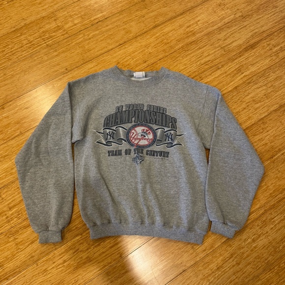 Timeout Other - Vintage Timeout 1999 New York Yankees World Series champions gray crewneck